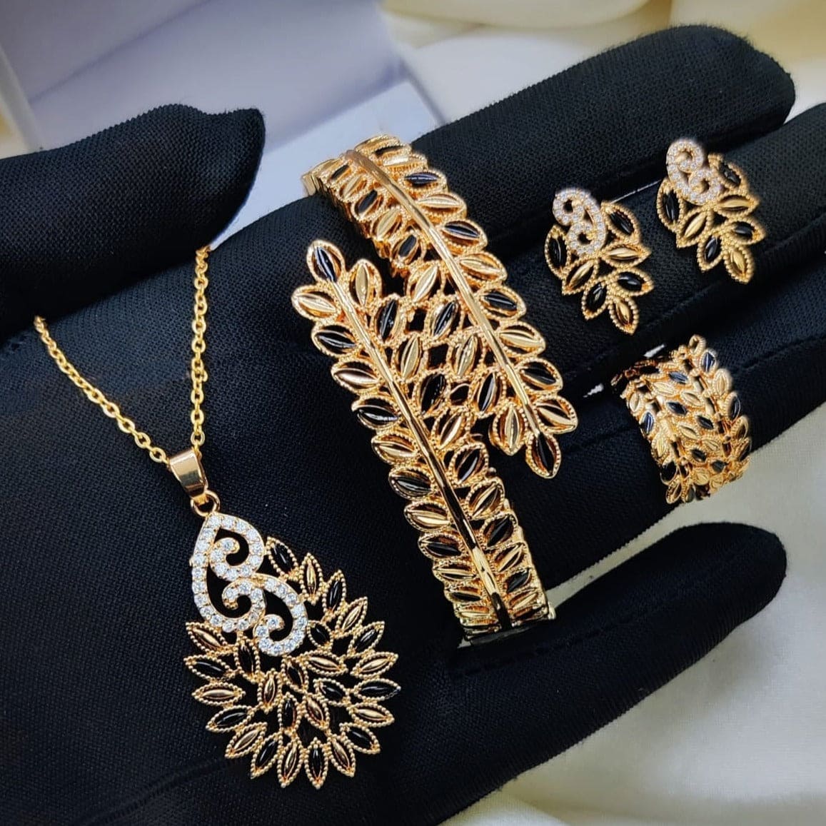 Twinkling Fancy Jewellery Set, Elegant Wedding Jewellery Set, Shining Stylish Leaves Jewellery Set Twinkling Fancy Jewellery Set, Elegant Wedding Jewellery Set, Shining Stylish Leaves Jewellery Set